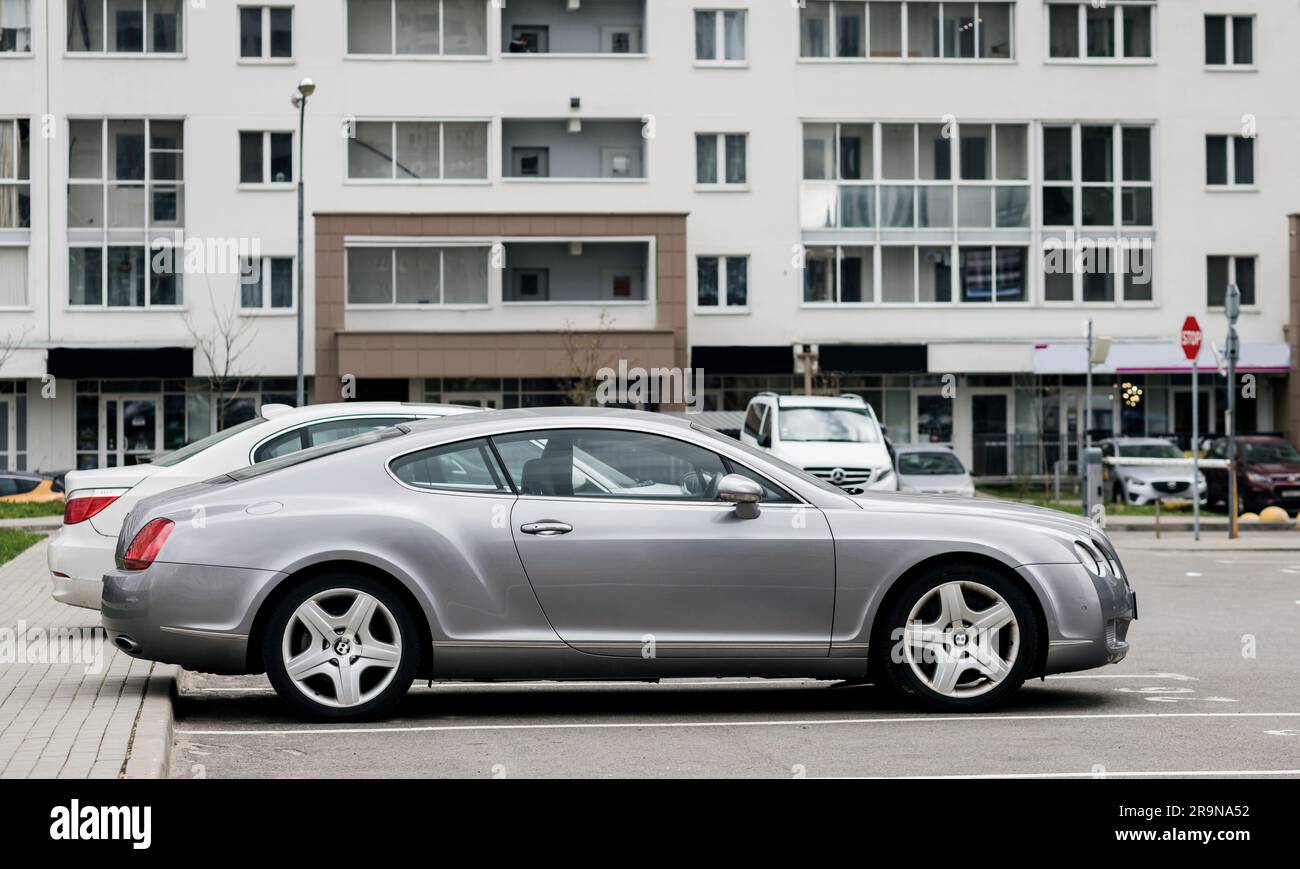 Minsk, Bielorussia, giugno 2023 - Bentley Continental GT in parkin Lot. auto premium. supercar britannica Foto Stock