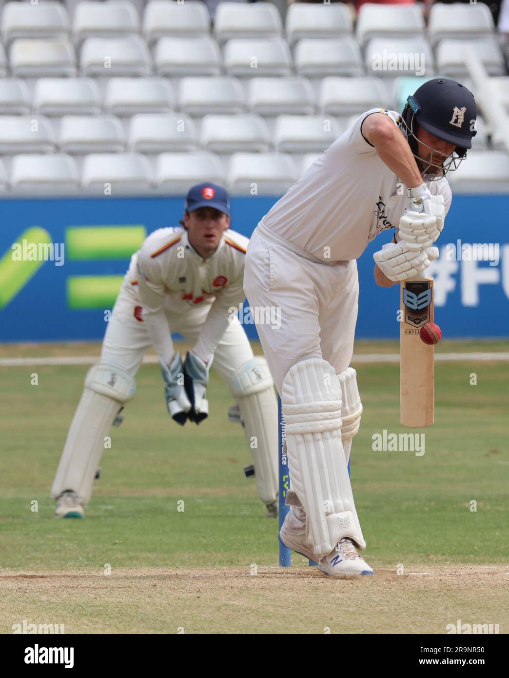 Will Rhodes of Warwickshire CCC durante il match LV=County Championship - Division One Day 3 of 4 tra Essex e Warwickshire nella Contea di Cloud Foto Stock