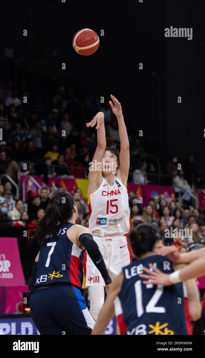 Sydney, Australia. 28 giugno 2023. Han Xu (C) della Cina tira durante il gruppo Una partita contro la Corea del Sud alla FIBA Women's Asia Cup 2023 a Sydney, Australia, il 28 giugno 2023. Credito: HU Jingchen/Xinhua/Alamy Live News Foto Stock