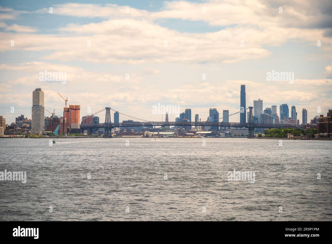 Lo skyline di New York dal fiume Hudson Foto Stock