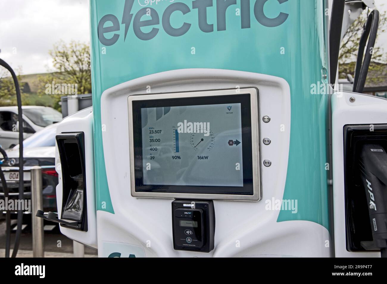 Schermata del caricabatteria EV Applegreen che mostra la velocità di ricarica e la capacità della batteria nel Regno Unito Foto Stock
