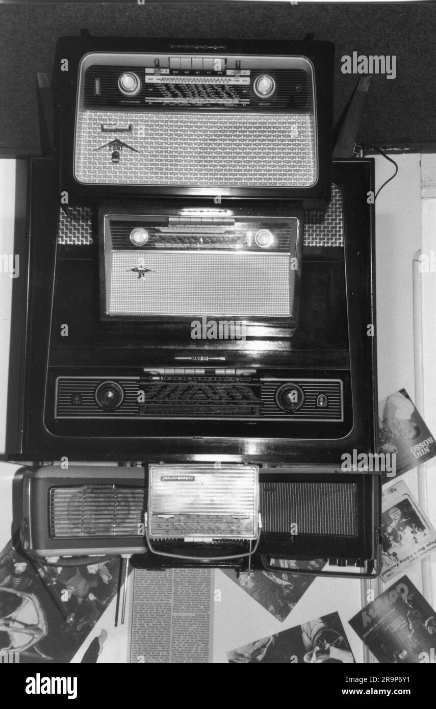 technics, elettronica di consumo, diversi apparecchi radio, tra le altre cose: Radio portatile Schaub-Lorenz, ADDITIONAL-RIGHTS-CLEARANCE-INFO-NOT-AVAILABLE Foto Stock