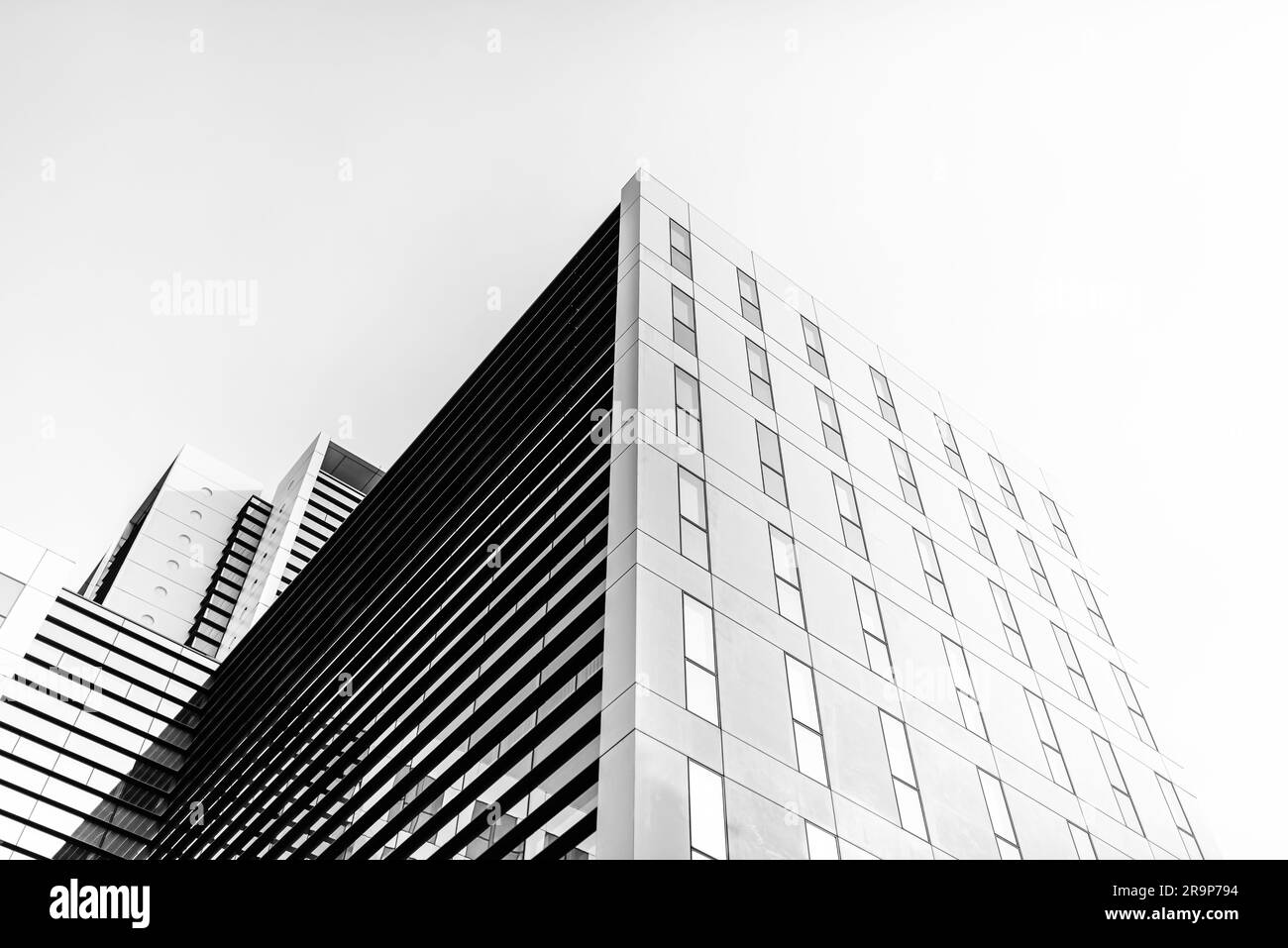 Edificio moderno a Vienna, design, architettura contemporanea, aspetto bianco e nero Foto Stock