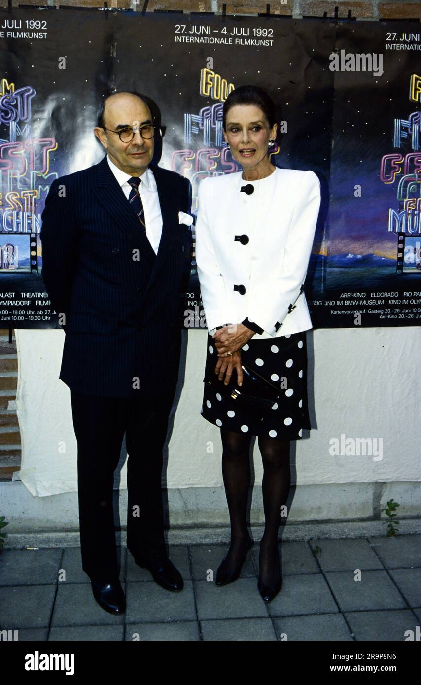 Donen, Stanley, * 24.4,1924, direttore americano, full length, Con Audrey Hepburn, ULTERIORI-DIRITTI-CLEARANCE-INFO-NOT-AVAILABLE Foto Stock