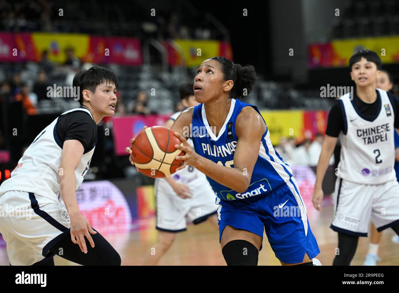 28 giugno 2023; The Quaycenter, Sydney Olympic Park, Sydney, NSW, Australia: FIBA Womens Asia Cup 2023, Taipei cinese contro Filippine; Jack Animam delle Filippine si prepara a girare Foto Stock