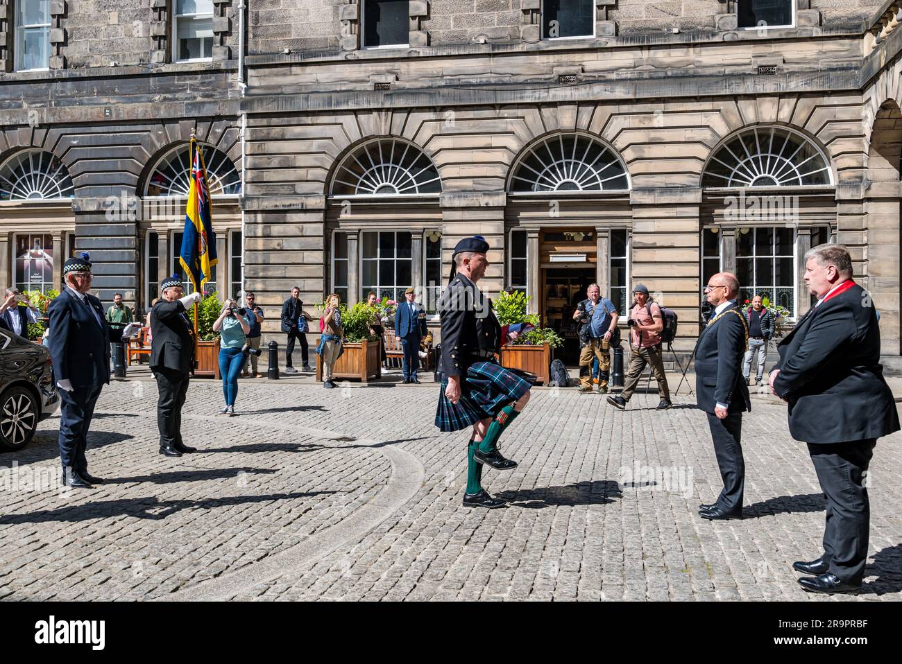 Lord Provost Robert Aldridge alla cerimonia del giorno delle forze armate, City Council Chambers, Edimburgo, Scozia, Regno Unito Foto Stock