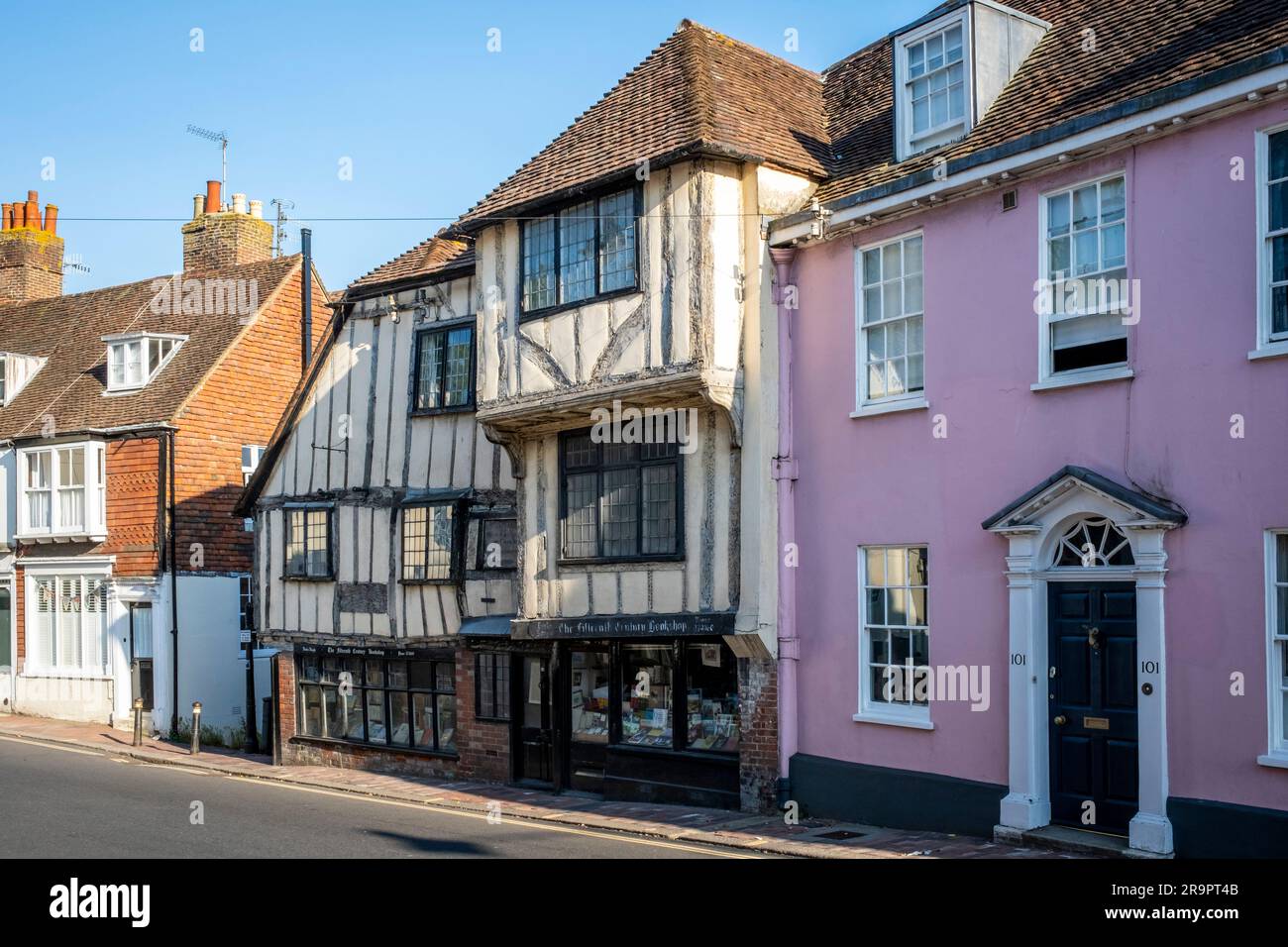Colourful Houses in Lewes High Street, Lewes, East Sussex, Regno Unito. Foto Stock