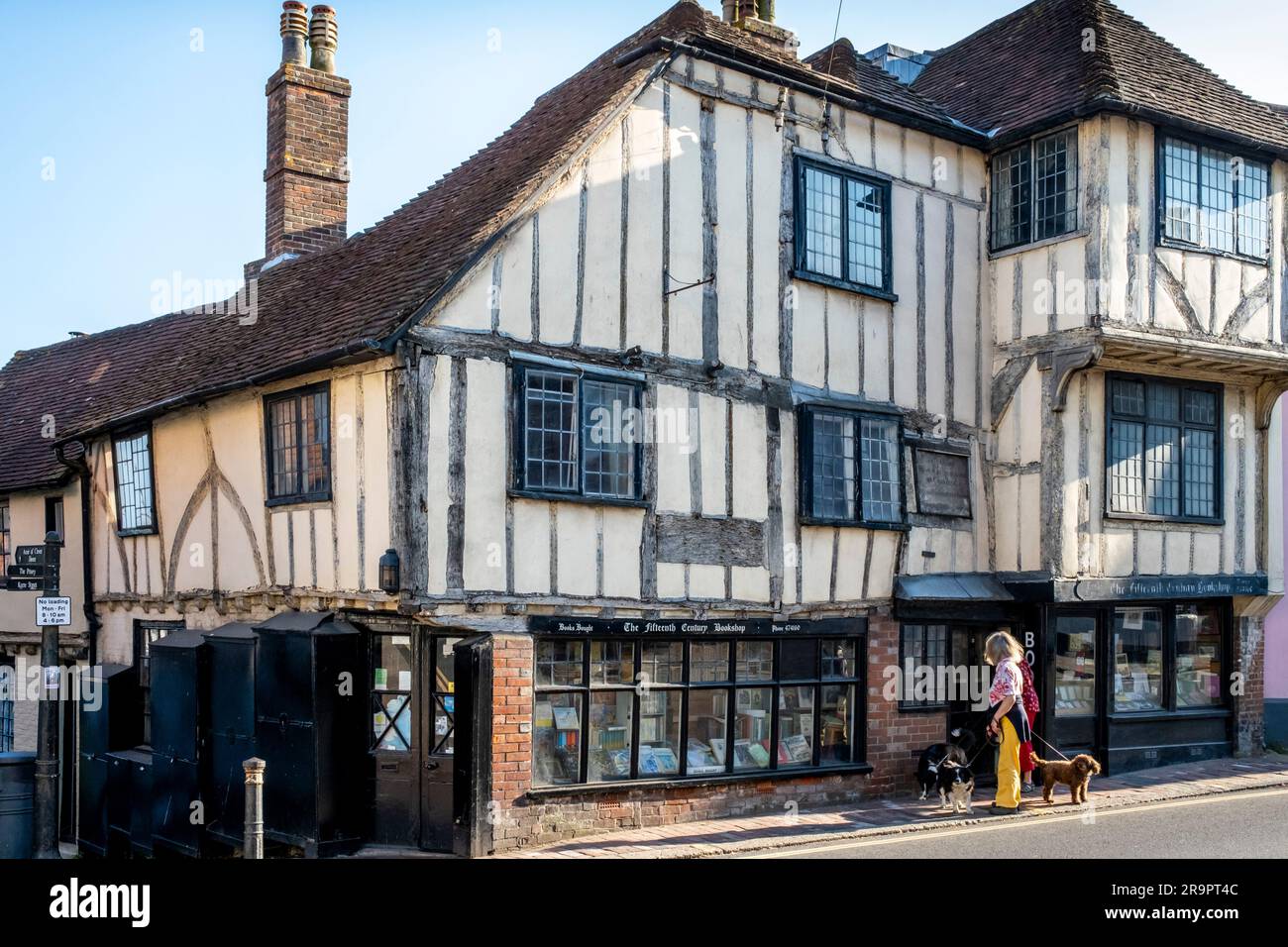 The Fifteenth Century Bookshop a Lewes High Street, Lewes, East Sussex, Regno Unito. Foto Stock