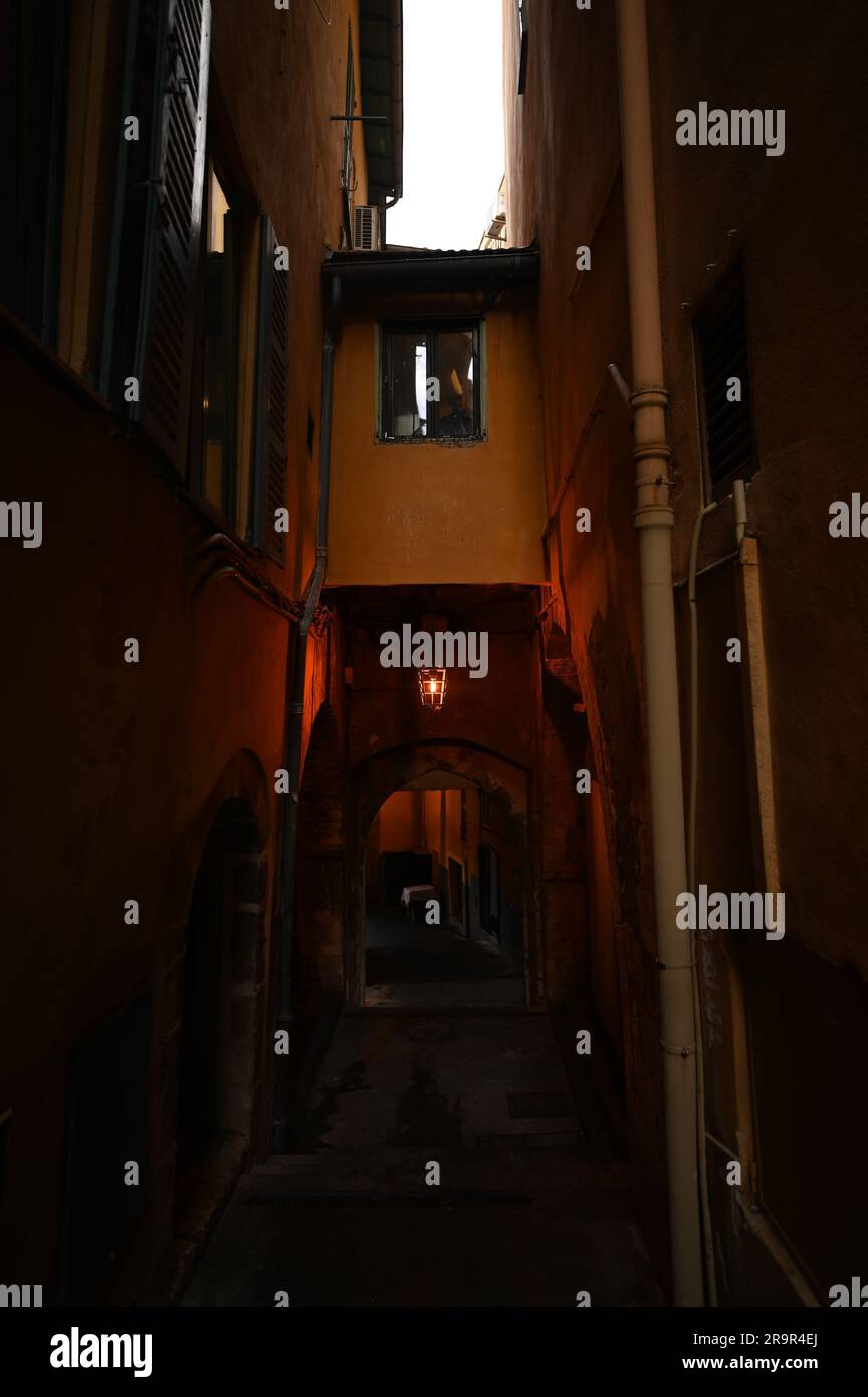 Rue Obscure en Villefrance sur mer - Costa Azzurra Foto Stock