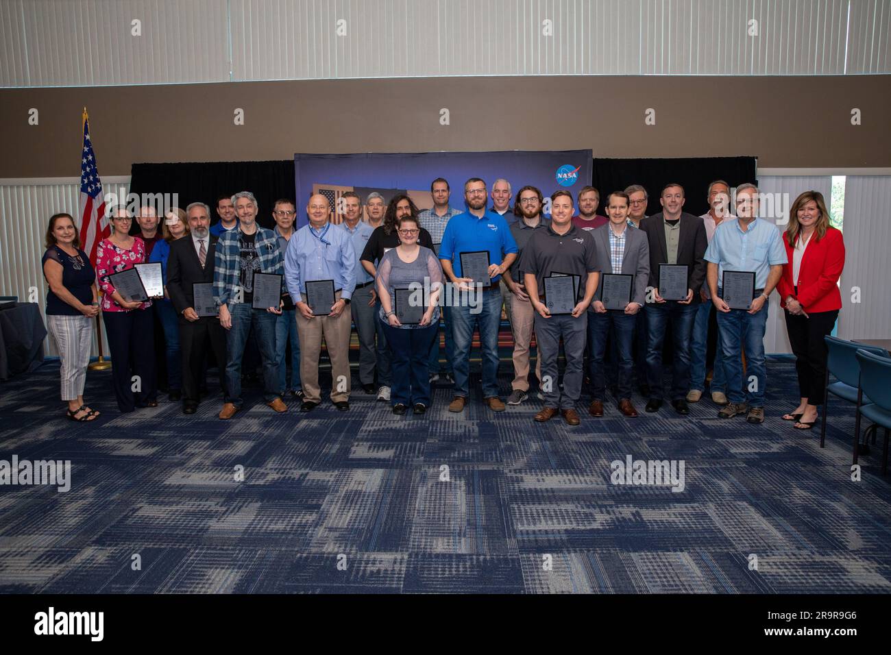 L'evento Innovator Recognition 2023 al Kennedy Space Center, Florida, ha onorato i destinatari delle nuove tecnologie della NASA il 9 marzo 2023 presso lo Space Station Processing Facility. I partecipanti includevano tecnici e direttori della NASA. Foto Stock