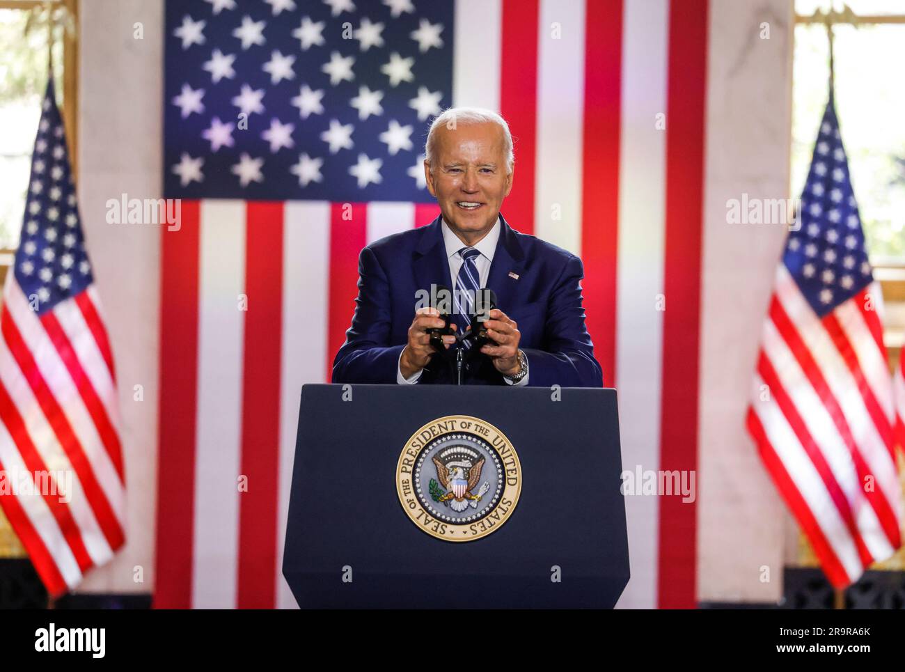 Chicago, Stati Uniti. 28 giugno 2023. Il presidente DEGLI STATI UNITI Joe Biden arriva per parlare all'Old Post Office di Chicago, Illinois, mercoledì 28 giugno 2023. Biden ha parlato del suo piano economico, denominato "Bidenomics", per far crescere e rafforzare l'economia statunitense. Foto di Tannen Maury/UPI Credit: UPI/Alamy Live News Foto Stock