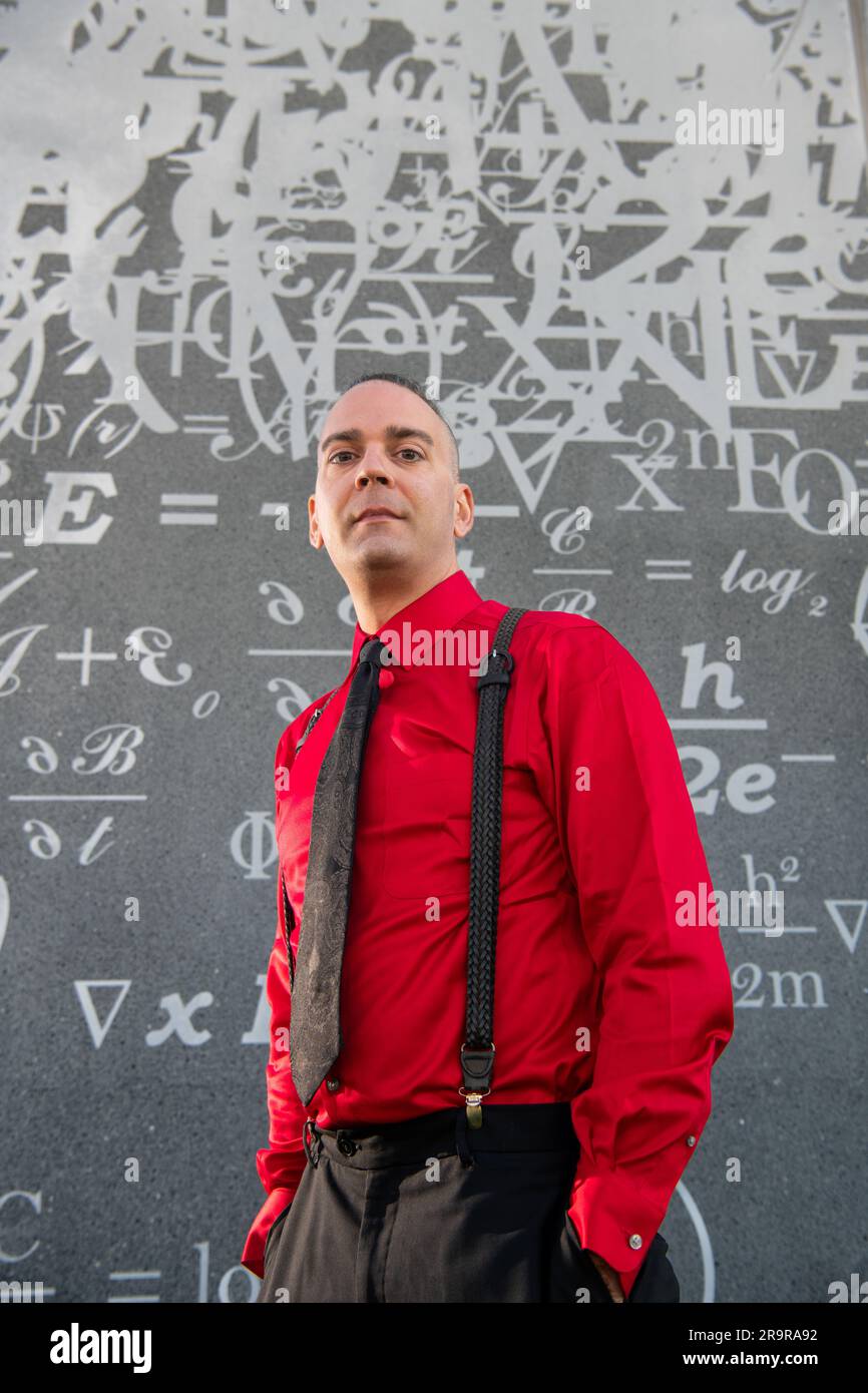 Dan Raible, ingegnere elettronico presso il Glenn Research Center della NASA Optics and Photonics Branch, ha una storia familiare nel campo dell'aeronautica e della ricerca spaziale. Lavora su progetti di ottica e fotonica a sostegno delle missioni della NASA e dello sviluppo tecnologico. Foto Stock