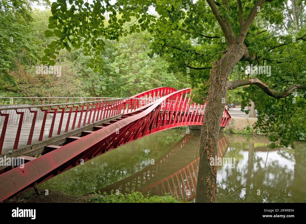 Bargebrug (ponte della chiatta) nel Minnewater Park, Bruges, Fiandre, Belgio Foto Stock