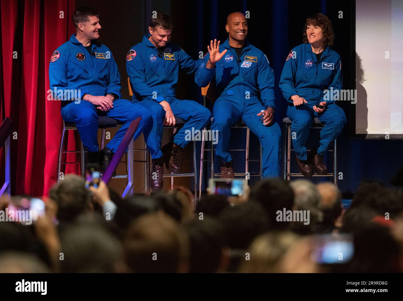 Artemis II Crew al GSFC. L'astronauta CSA (Canadian Space Agency) Jeremy Hansen, Left, e gli astronauti della NASA Reid Wiseman, Victor Glover e Christina Hammock Koch, sono visti come vengono introdotti durante un evento di coinvolgimento dei dipendenti, venerdì 19 maggio 2023, durante un evento di coinvolgimento dei dipendenti presso il Goddard Space Flight Center della NASA a Greenbelt, MD Wiseman, Glover, Hammock Koch e Hansen, che voleranno intorno alla Luna durante il test di volo Artemis II della NASA, hanno visitato Washington per discutere la loro prossima missione con membri del Congresso e altri. Foto Stock