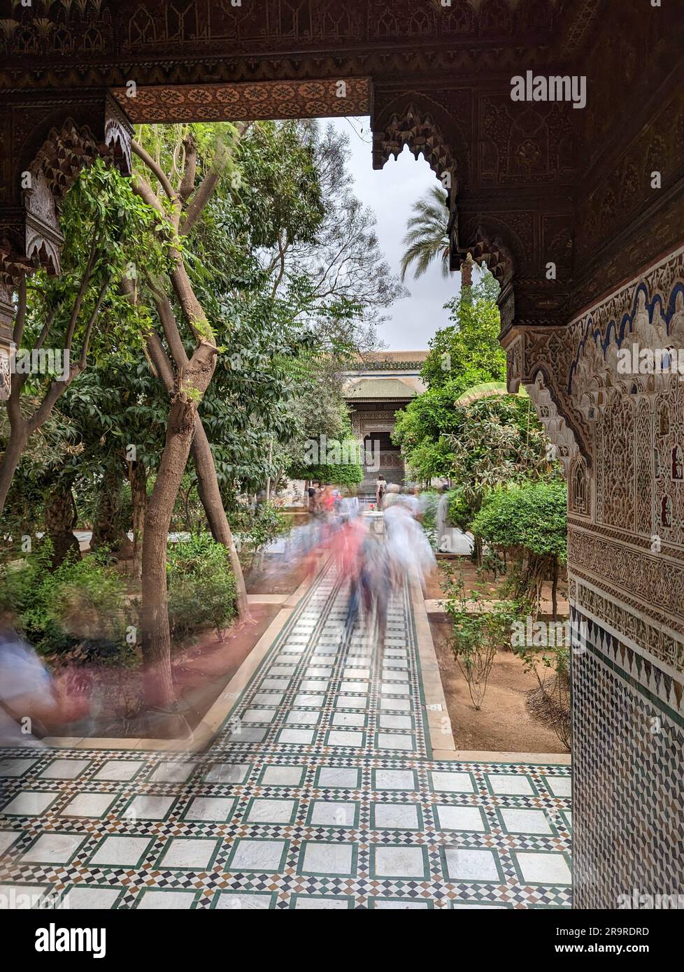 MARRAKECH, MAROCCO - 19 APRILE 2023 - antico palazzo orientale di Bahia nella medina di Marrakech, Marocco Foto Stock