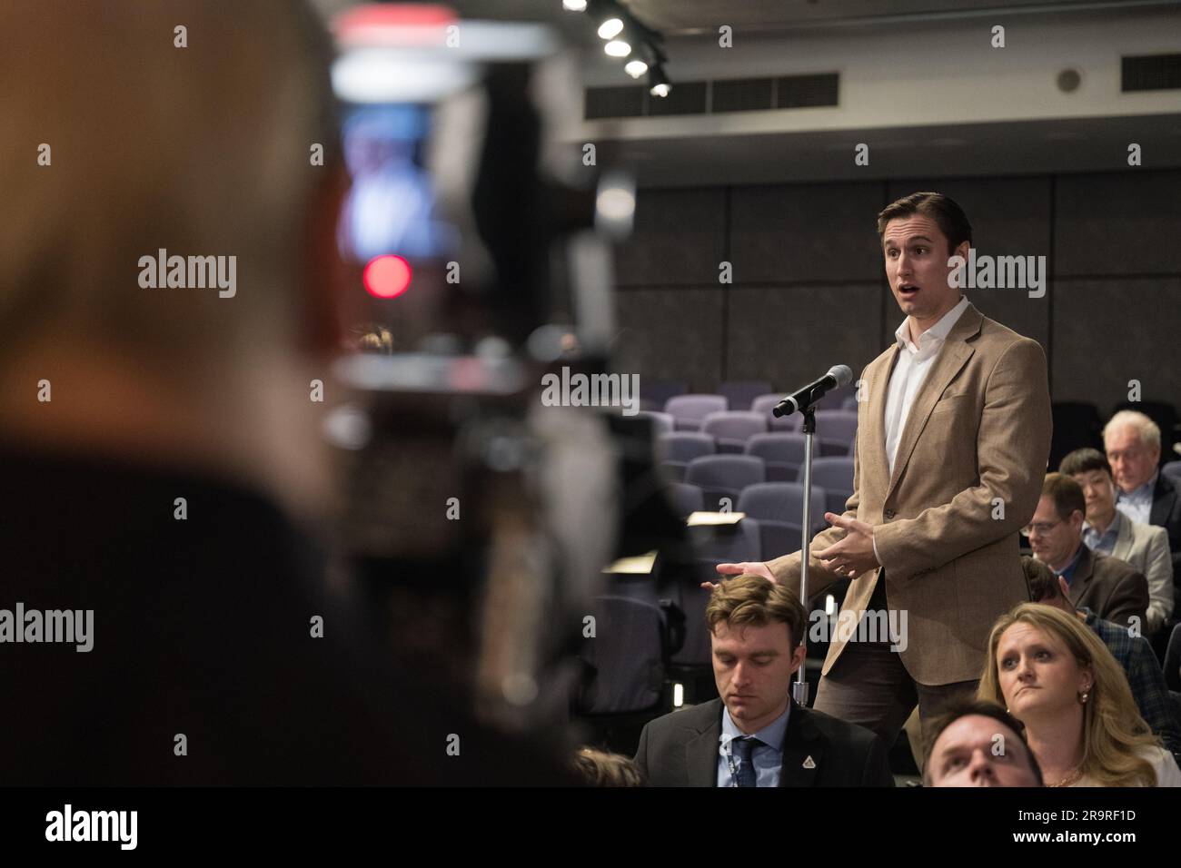 La NASA ha annunciato Blue Origin come lo sviluppatore selezionato di un sistema di atterraggio umano sostenibile per la missione Artemis V Moon il 19 maggio 2023, presso la sede della NASA Mary W. Jackson a Washington, DC il sistema trasporterà gli astronauti tra Gateway in orbita lunare e la superficie lunare. Foto Stock