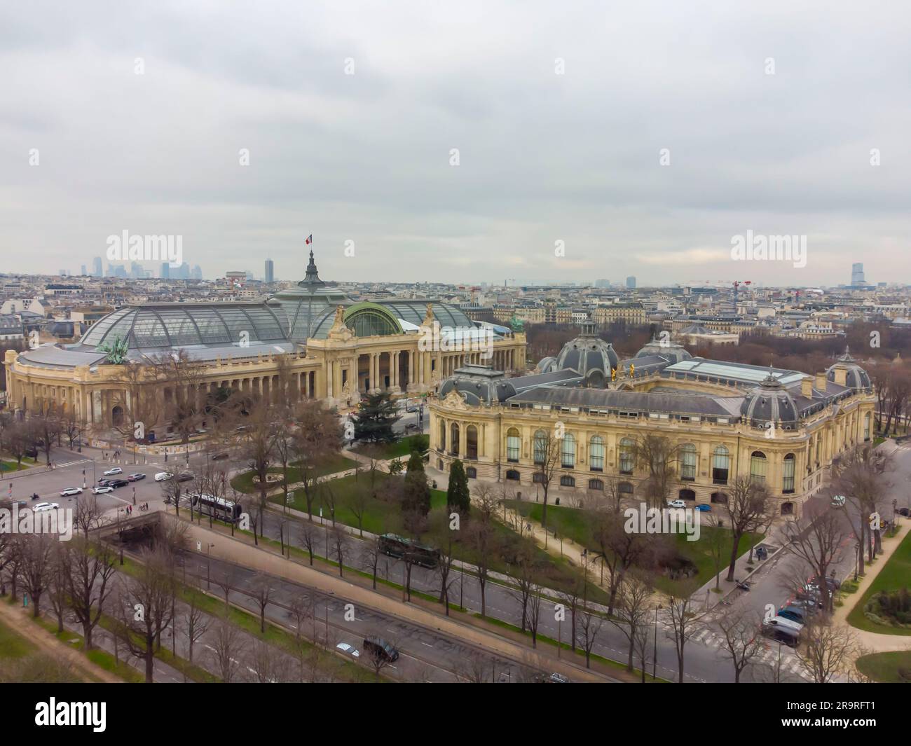 Vista aerea del grande Palazzo degli Elisi (in francese Grand Palais des Champs-Élysées), è un sito storico, una sala espositiva e m Foto Stock