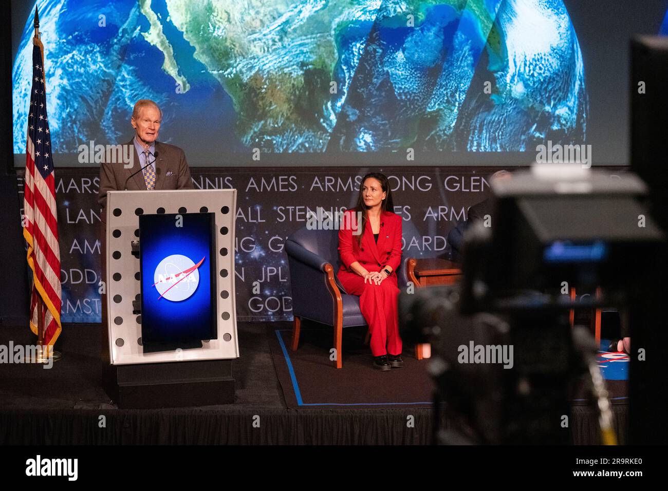 L'amministratore della NASA Bill Nelson ha presentato osservazioni all'apertura del Summit sul clima della NASA presso la sede della NASA Mary W. Jackson a Washington l'8 dicembre 2022. Foto Stock