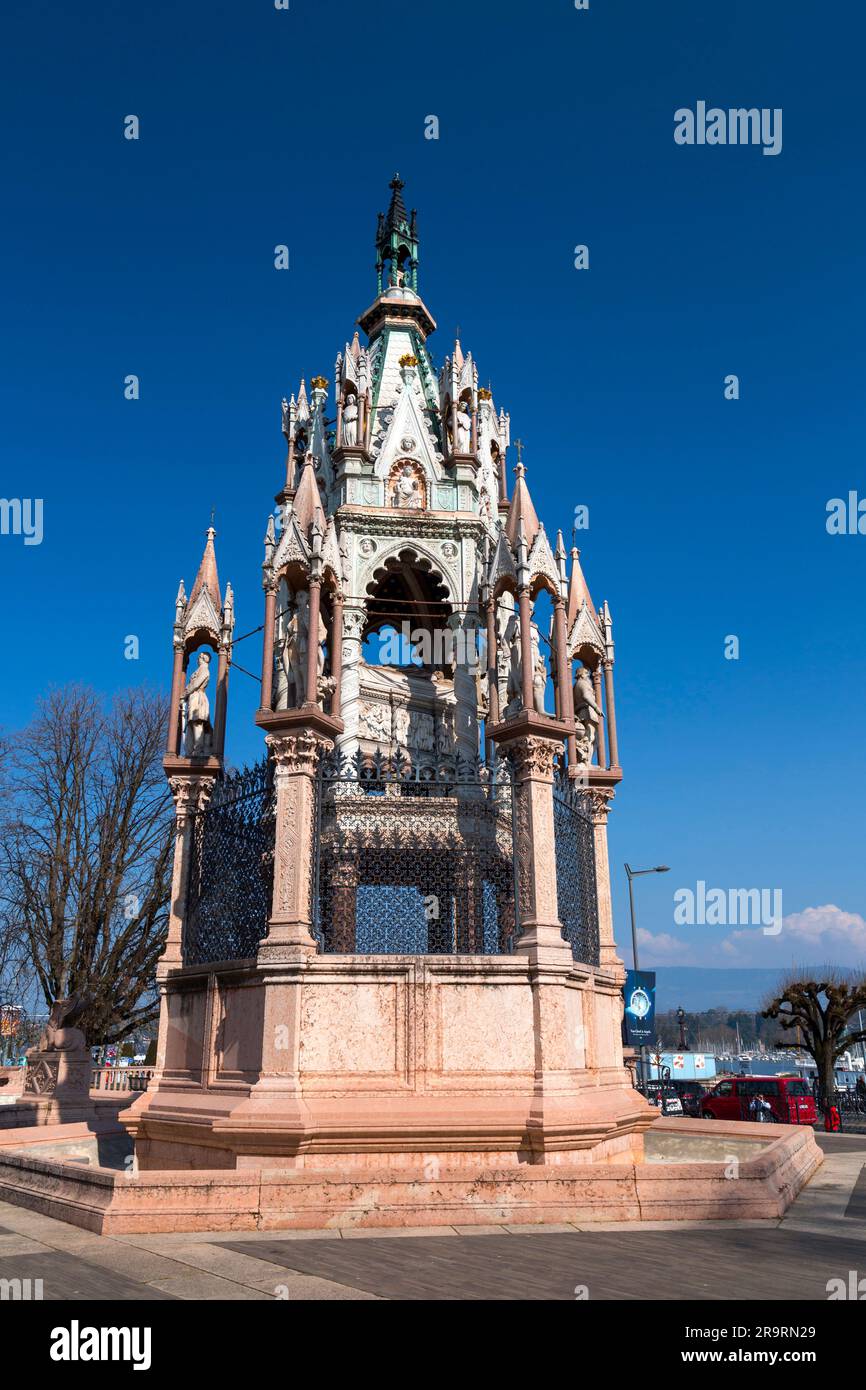 Ginevra, Svizzera - 25 marzo 2022: Il monumento di Brunswick è un mausoleo costruito nel 1879 nel Jardin des Alpes per commemorare Carlo II, duca di BR Foto Stock