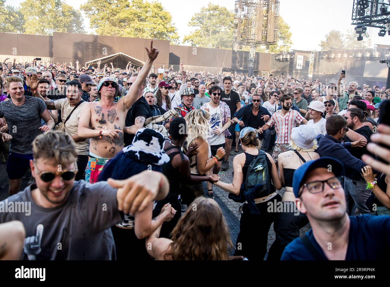 Roskilde, Danimarca. 28 giugno 2023. I frequentatori del festival hanno visto un concerto dal vivo con il rapper britannico-tedesco Ivorian Doll al festival di musica danese Roskilde Festival 2023 a Roskilde. (Foto: Gonzales Photo/Alamy Live News Foto Stock