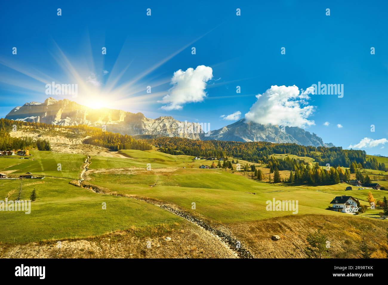 Le bellissime Dolomiti italiane un giorno d'autunno Foto Stock