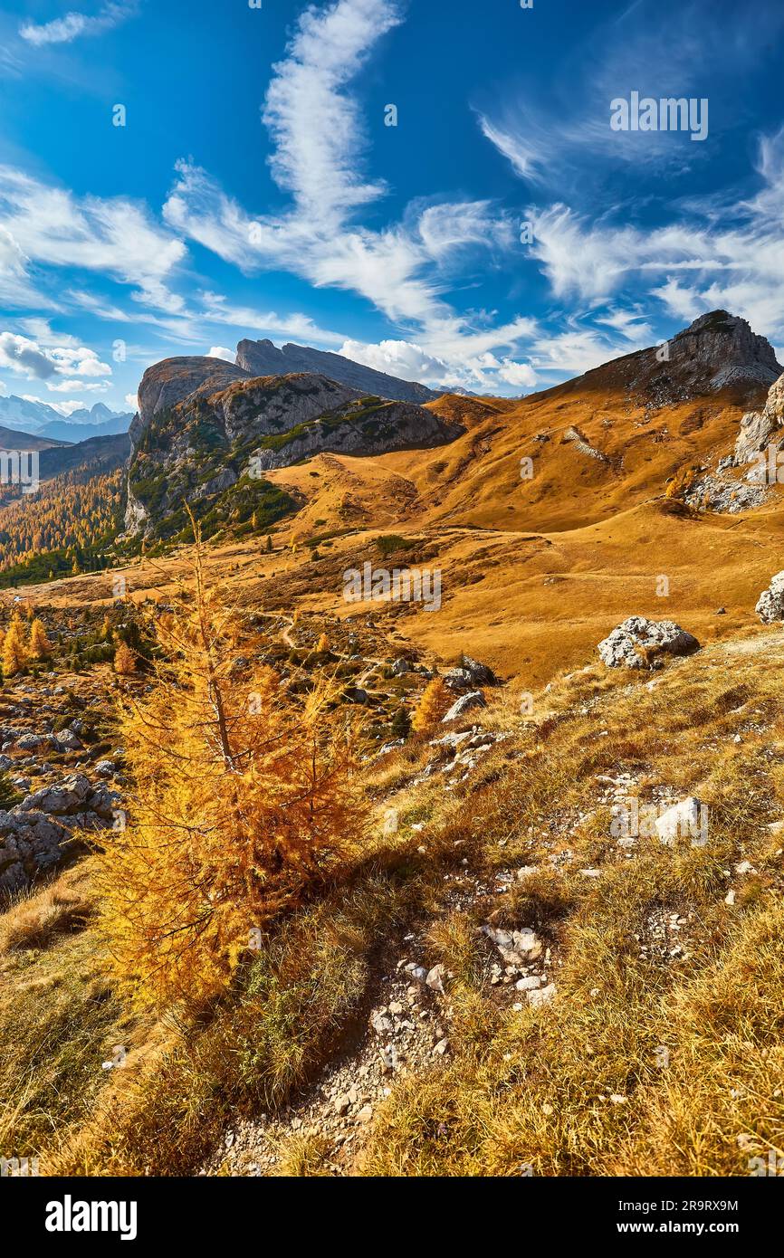 Le bellissime Dolomiti italiane un giorno d'autunno Foto Stock