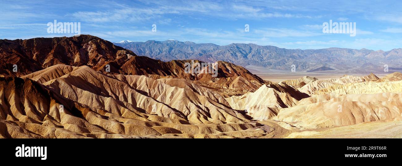 Paesaggio con deserto e montagne, Death Valley National Park, California, USA Foto Stock