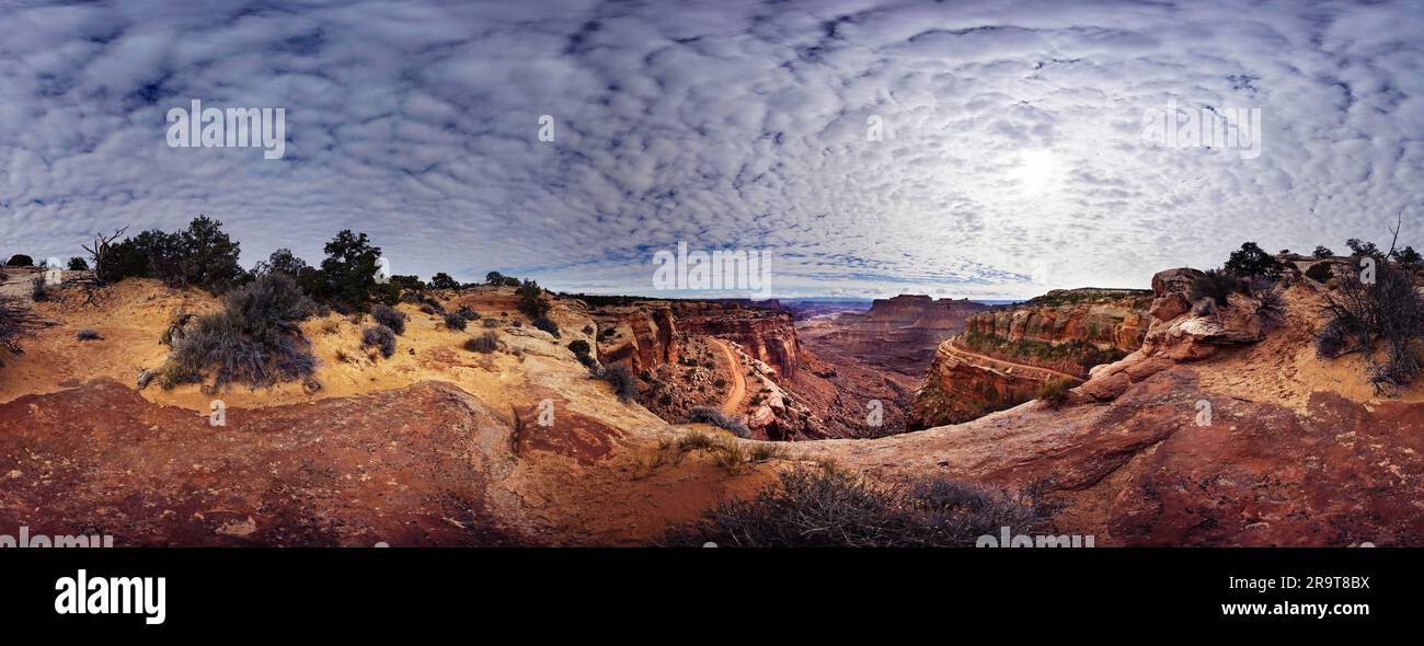 Nuvole sopra il canyon, Canyonlands National Park, Utah, USA Foto Stock
