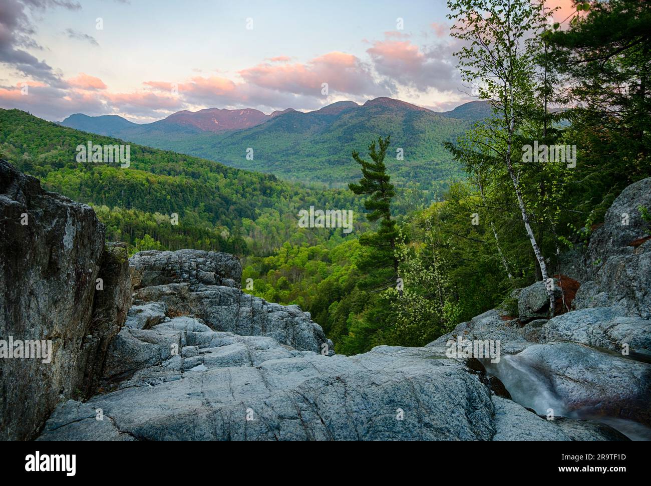 High Peaks in primavera da Giant Mountain, Adirondack Mountains, New York, USA Foto Stock