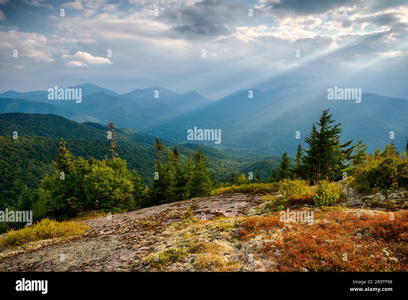 High Peaks da Hopkins Mountain, Adirondack Mountains, New York, USA Foto Stock