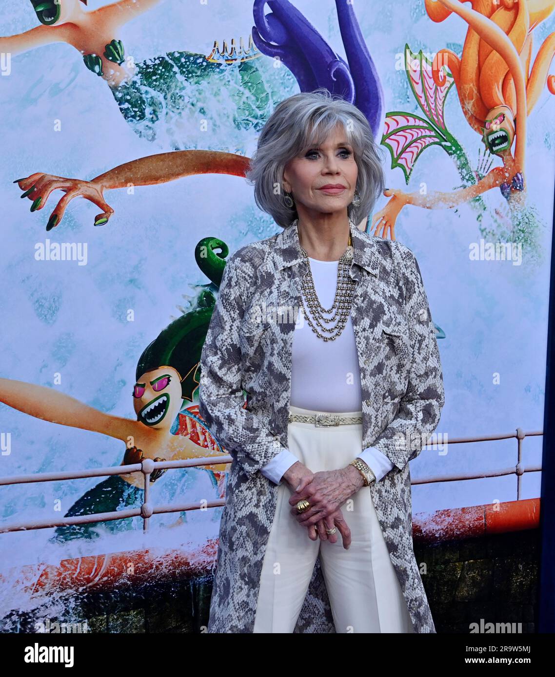 Los Angeles, Stati Uniti. 28 giugno 2023. Il membro del cast Jane fonda partecipa alla premiere della commedia animata fantasy "Ruby Gillman, Teenage Kraken" al TCL Chinese Theatre nella sezione Hollywood di Los Angeles mercoledì 28 giugno 2023. Trama: Un timido adolescente viene a sapere che proviene da una leggendaria famiglia reale di leggendari krakens marini e che il suo destino si trova nelle profondità delle acque, che è più grande di quanto avrebbe mai immaginato. Foto di Jim Ruymen/UPI credito: UPI/Alamy Live News Foto Stock