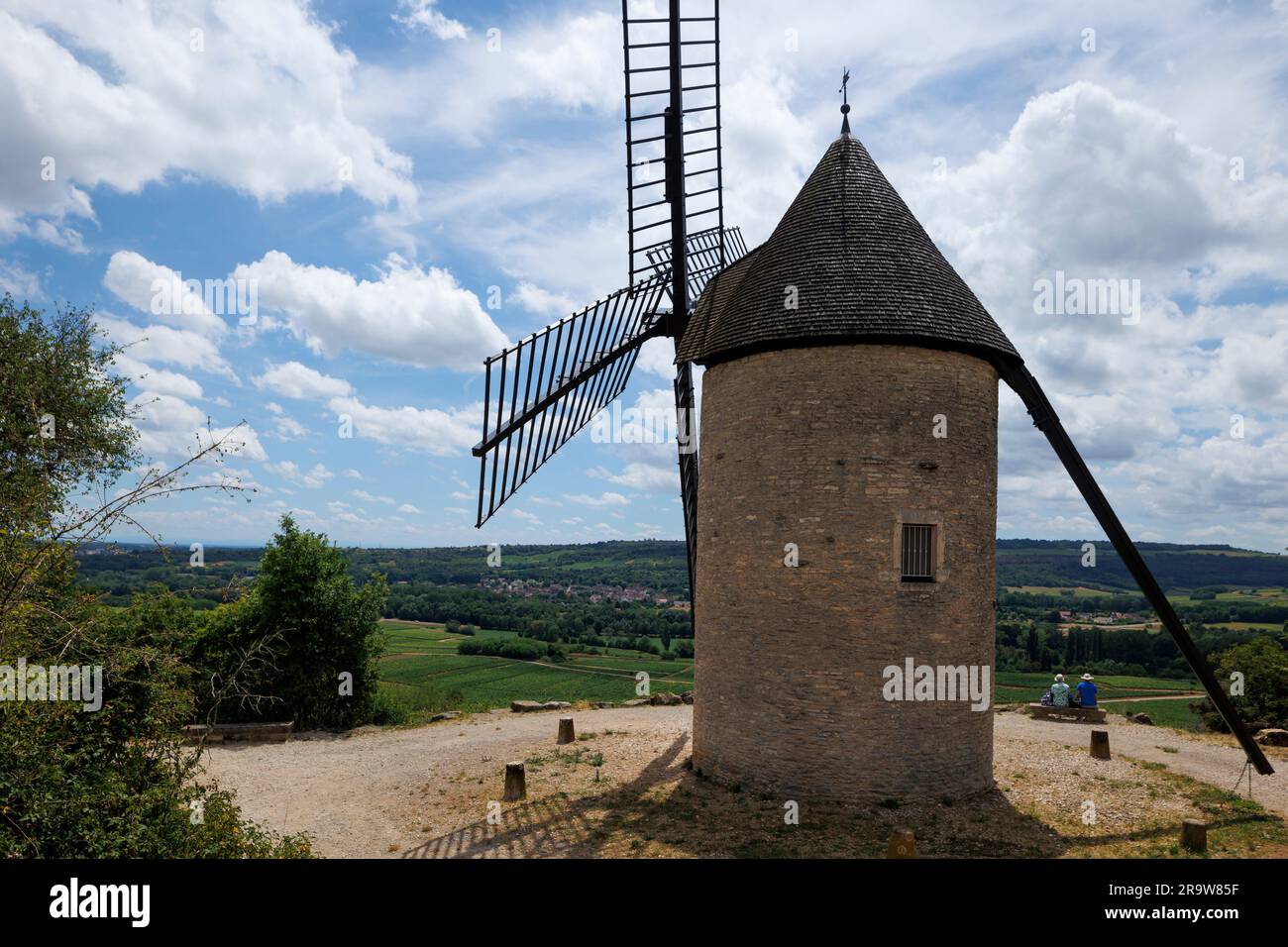 Il mulino a vento a Santenay Beaune Cote-d-Or in Francia Foto Stock
