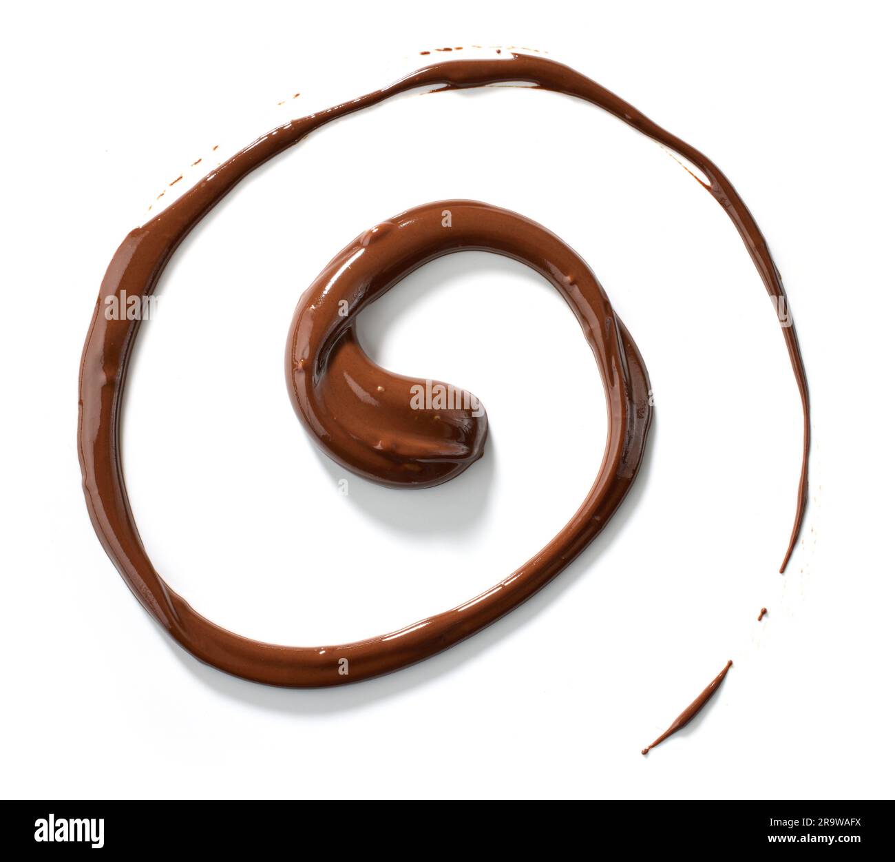 vortice di cioccolato fuso isolato su sfondo bianco, vista dall'alto Foto Stock
