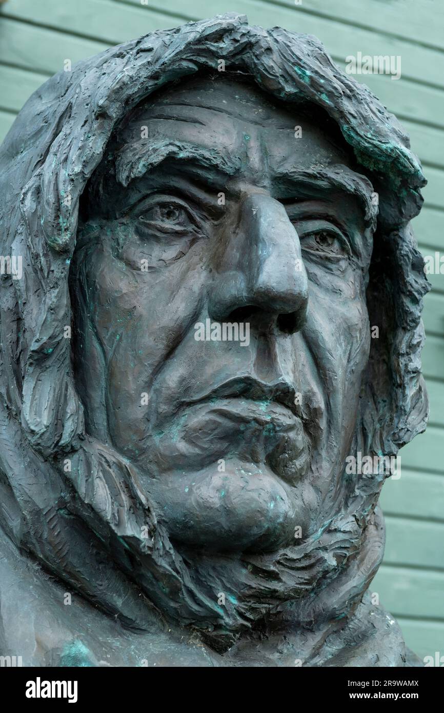 Roald Amundsens, un grande esploratore norvegese delle regioni polari, il busto si trova all'esterno del Polar Museum, Tromso, Norvegia Foto Stock