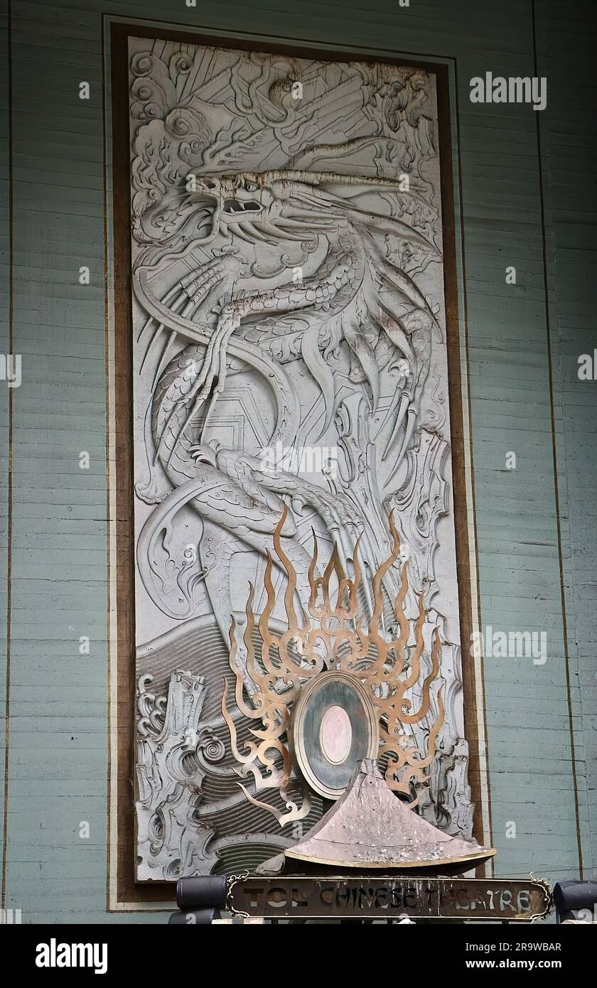 Scultura del drago decorativa del TCL Chinese Theatre Hollywood Boulevard Los Angeles California USA Foto Stock