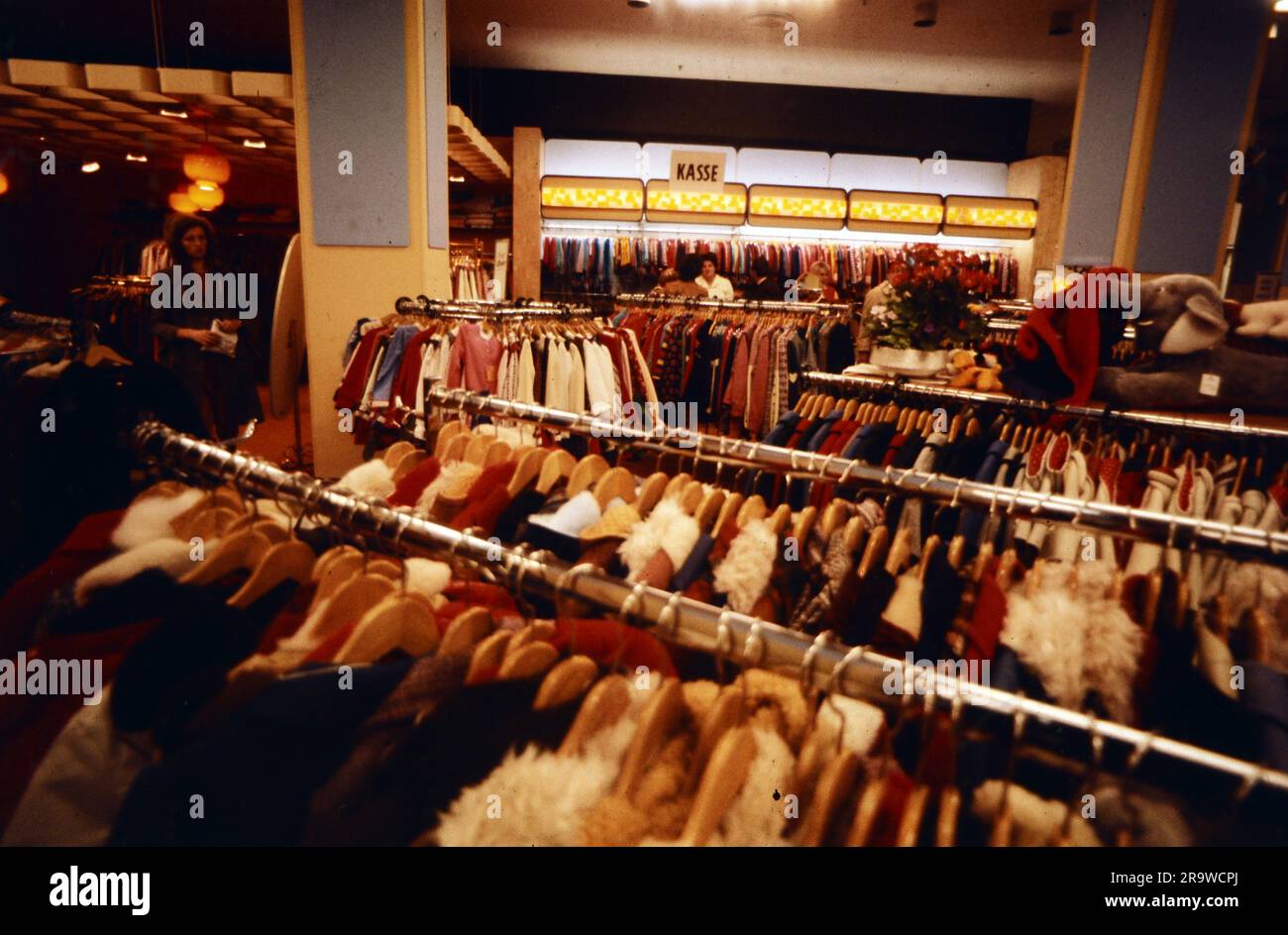 Commercio, negozi, grandi magazzini, Monaco di Baviera, anni '1970, ULTERIORI-DIRITTI-CLEARANCE-INFO-NON-DISPONIBILI Foto Stock