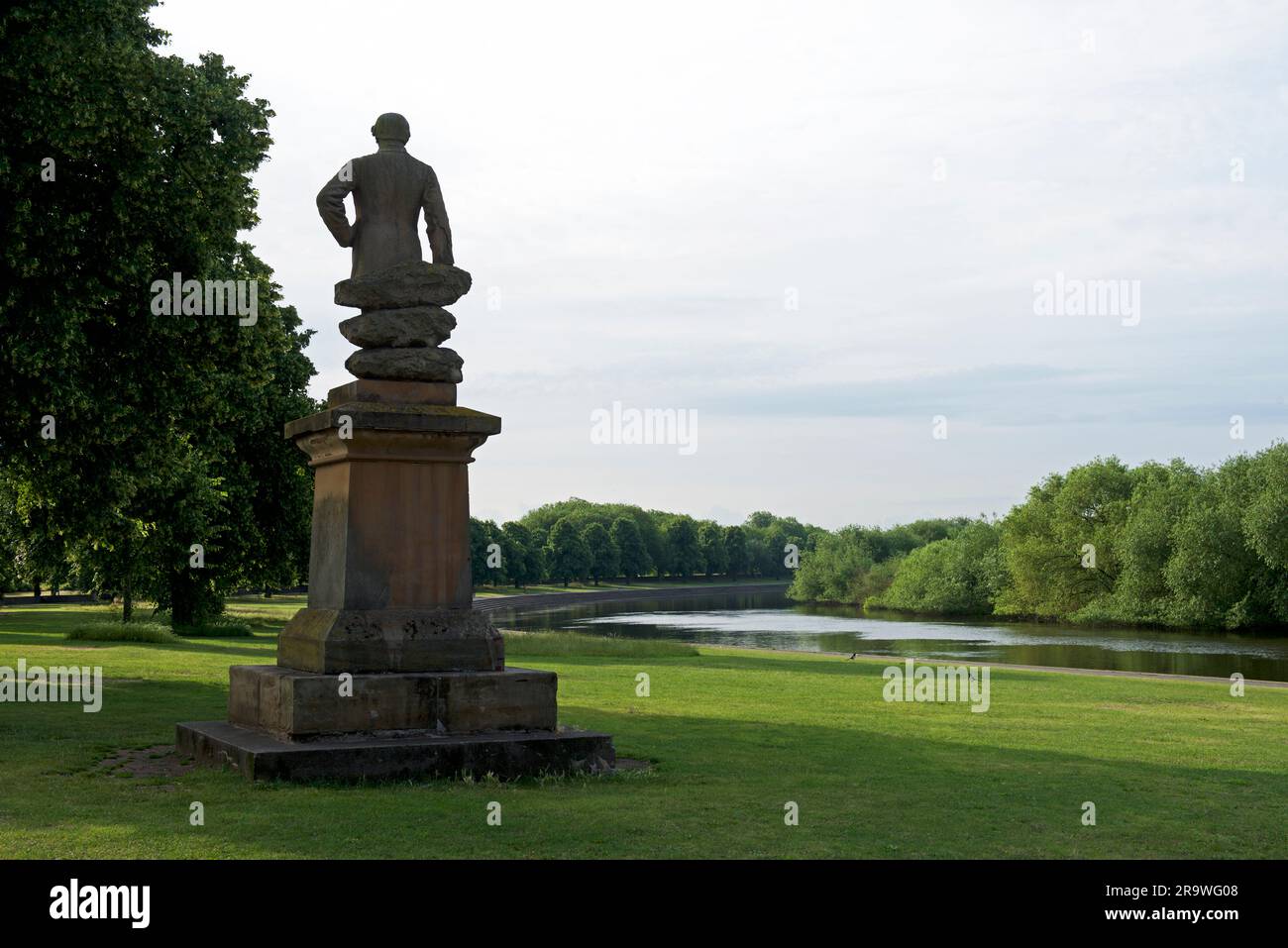 Statua di Sir Robert Juckes Clifton, accanto al fiume Trent, Nottingham, Nottinghamshire, Inghilterra Regno Unito Foto Stock