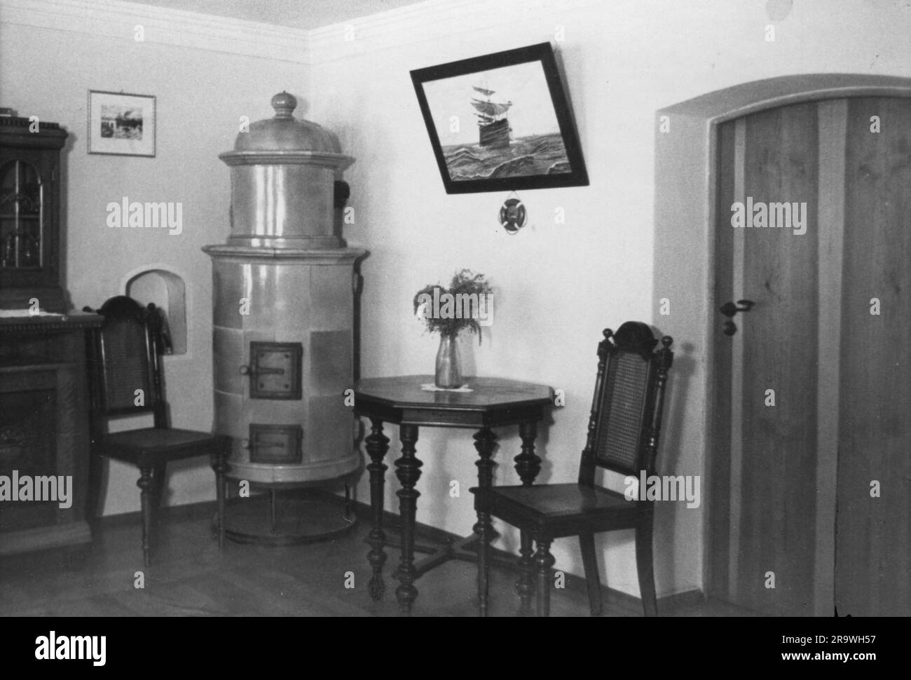 Geografia / viaggi, Germania, Augusta, edificio, Fuggerei, Vista interna di una casa, 1952, ULTERIORI-DIRITTI-CLEARANCE-INFO-NON-DISPONIBILE Foto Stock