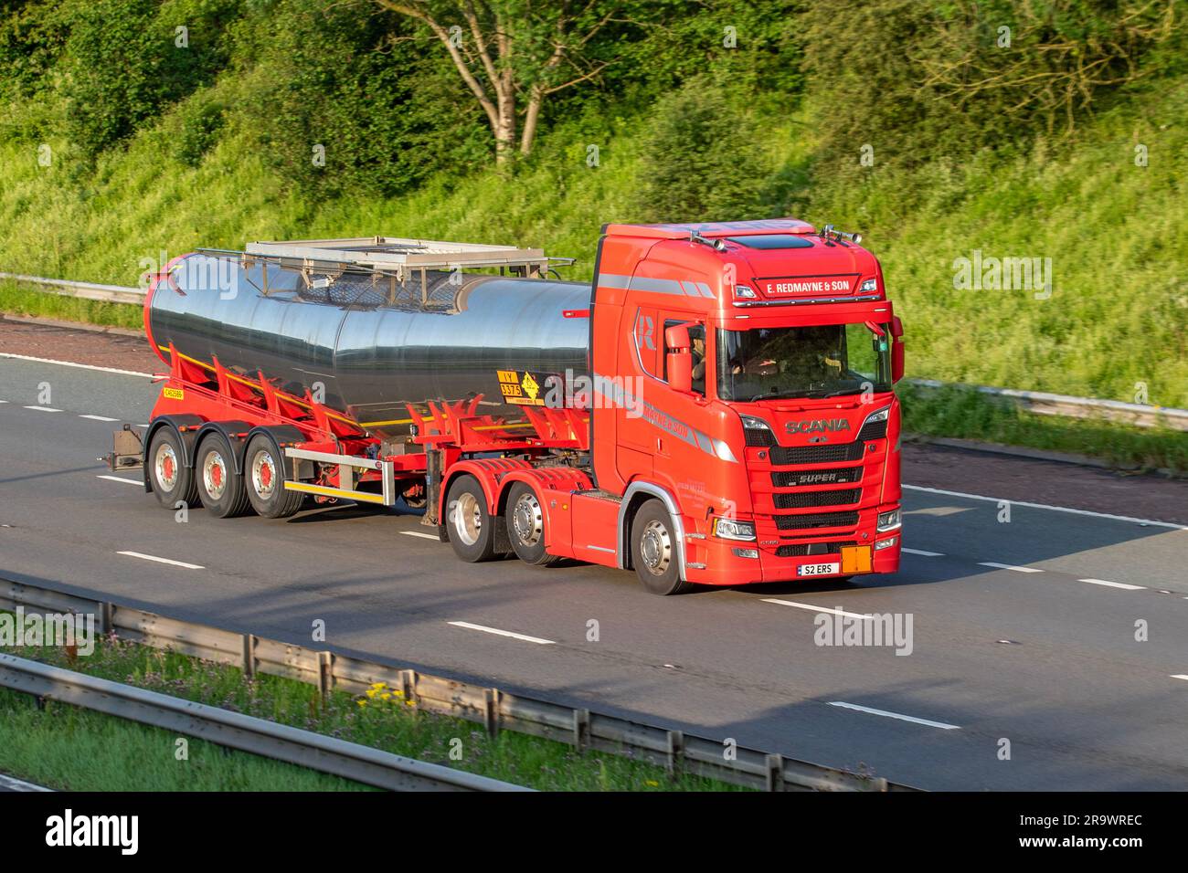 E Redmayne & Son, servizi di trasporto di rimorchi conici a Carnforth, liquidi pericolosi durante il trasporto; Foto Stock