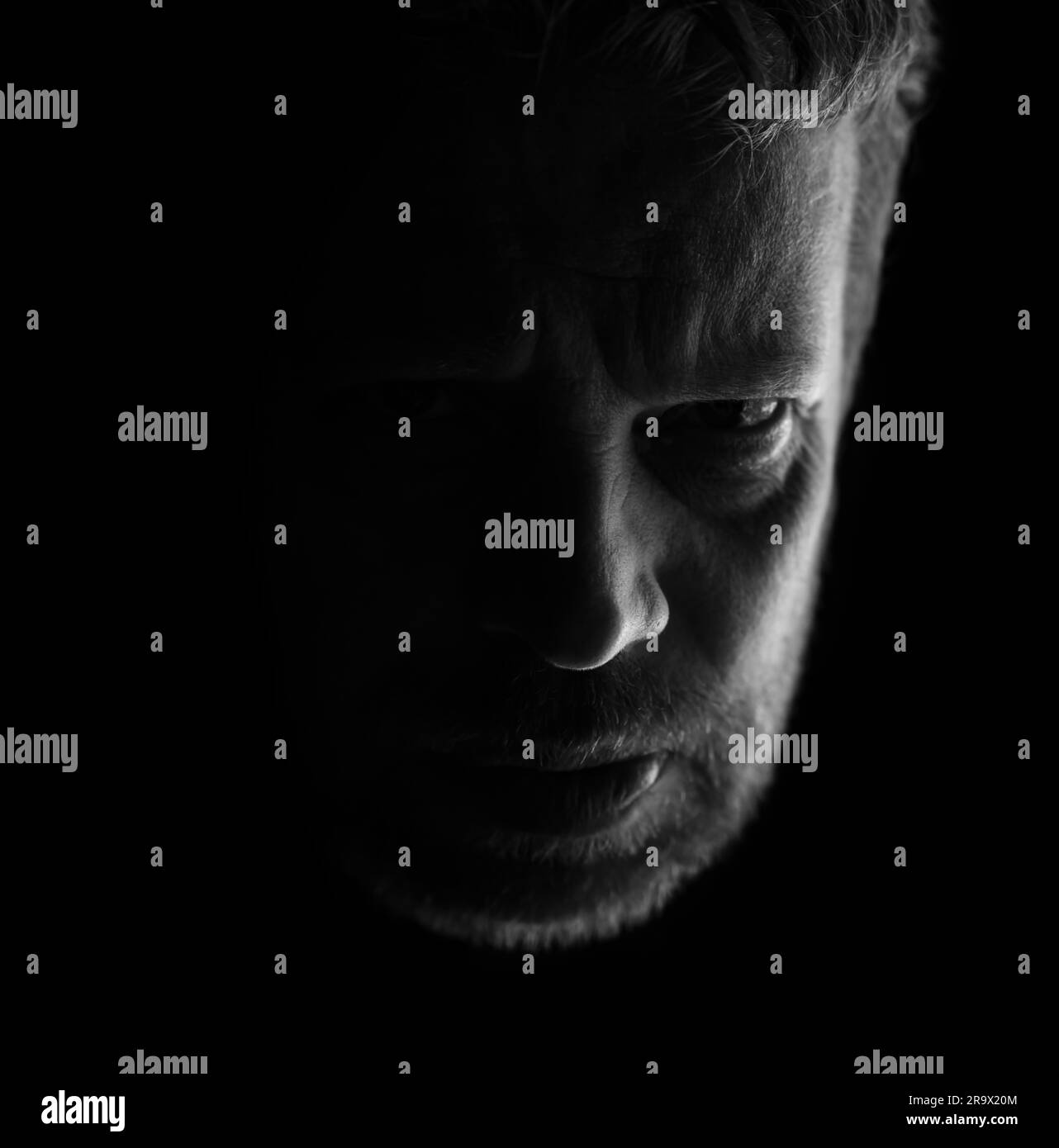 Colpo alla testa di un uomo maturo e bello con la barba in Svizzera Foto Stock