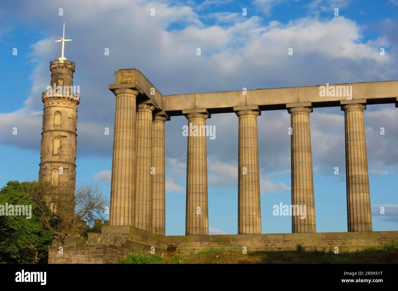 Monumento nazionale e Monumento Nelson, Edimburgo, Lothian, Scozia, Edinburg, Guerre napoleoniche, Monumento Nazionale, Monumento Nelson, Monumento Nazionale Foto Stock