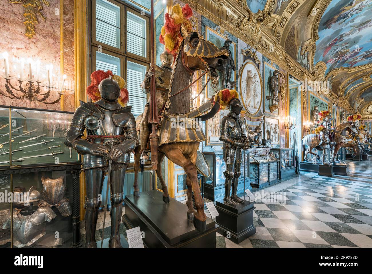 Armatura, armatura di cavaliere (Armeria) reale, armeria reale, Palazzo reale di Torino, palazzo residenziale dei re di Savoia, Torino, Piemonte, Italia Foto Stock
