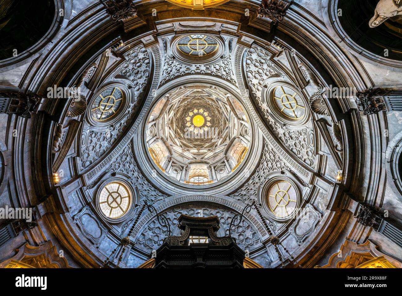 Cupola della Cappella della Sacra Sindone, Cappella della Santa Sindone o Cappella  del Guarini, architetto Guarino Guarini, barocco, Palazzo reale di Torino  Foto stock - Alamy