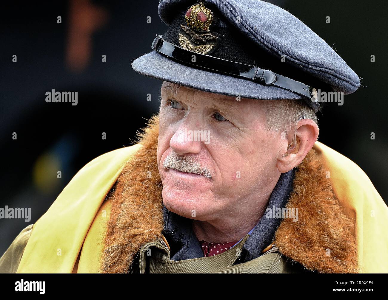 Enactor in uniforme militare del periodo 1940 all'evento di storia vivente. Foto Stock