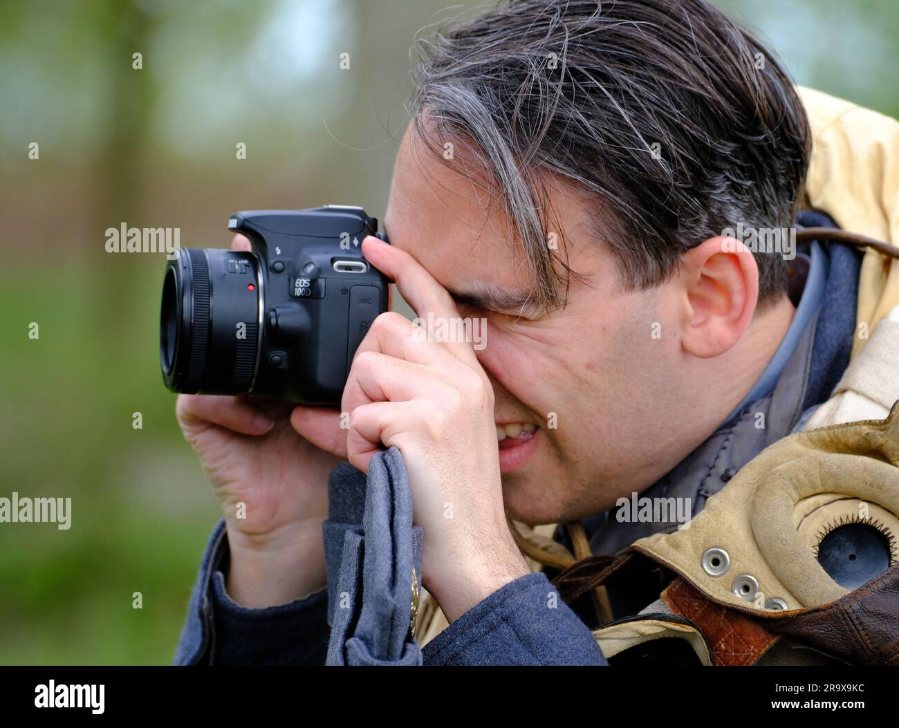 Enactor in uniforme militare del periodo 1940 all'evento di storia vivente. Foto Stock