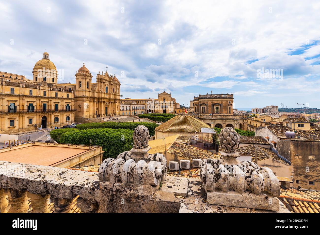 Veduta della Cattedrale di San Nicola di Myra, a noto in Sicilia, Italia. La sua costruzione, nello stile del barocco siciliano, iniziò all'inizio del XVIII secolo Foto Stock
