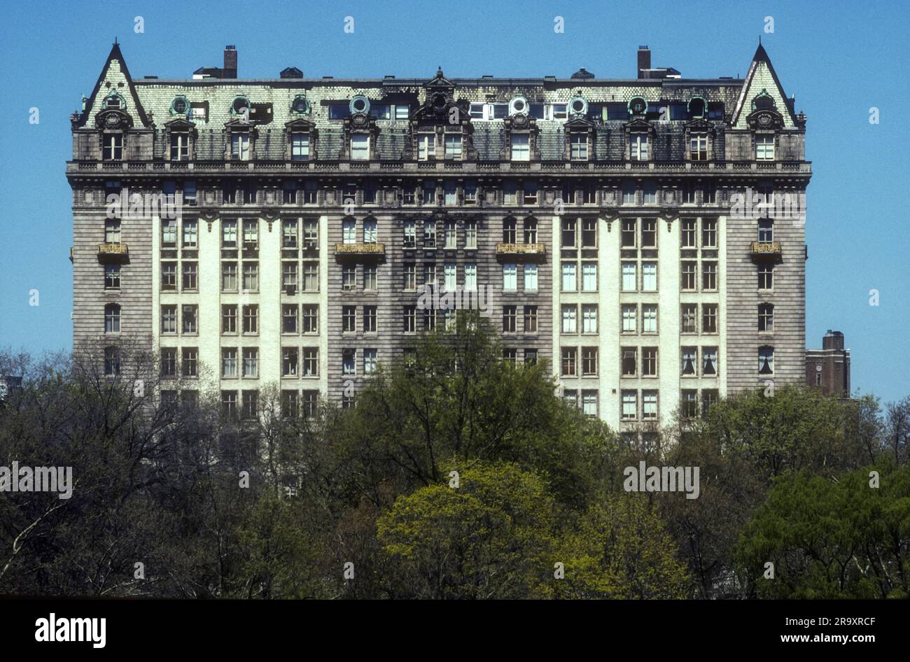 Immagine d'archivio degli anni '1990 del Dakota Building, New York, vista da Central Park. Foto Stock