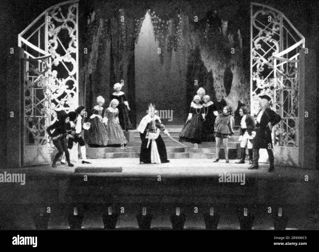 Teatro/teatro, spettacolo, 'Schluck und Jau', di Gerhart Hauptmann (1862 - 1946), design di produzione, COPYRIGHT DELL'ARTISTA NON DEVE ESSERE CANCELLATO Foto Stock Teatro/teatro, spettacolo, 'Schluck und Jau', di Gerhart Hauptmann (1862 - 1946), design di produzione, COPYRIGHT DELL'ARTISTA NON DEVE ESSERE CANCELLATO Foto Stock