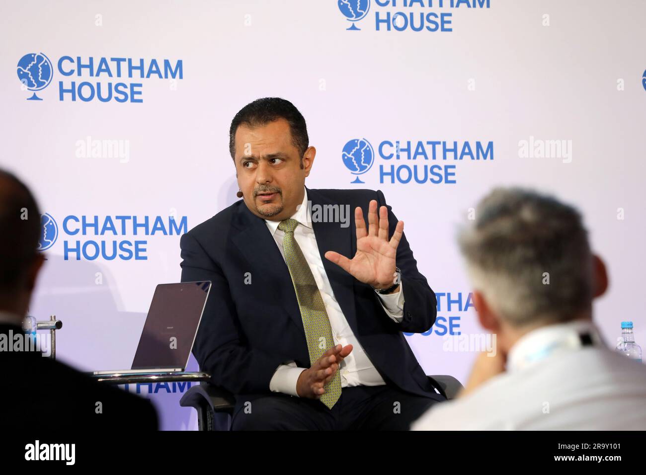 Maeen Abdulmalik Saeed, primo ministro dello Yemen, interviene alla conferenza di Londra di Chatham House il 29 giugno 2023 Foto Stock