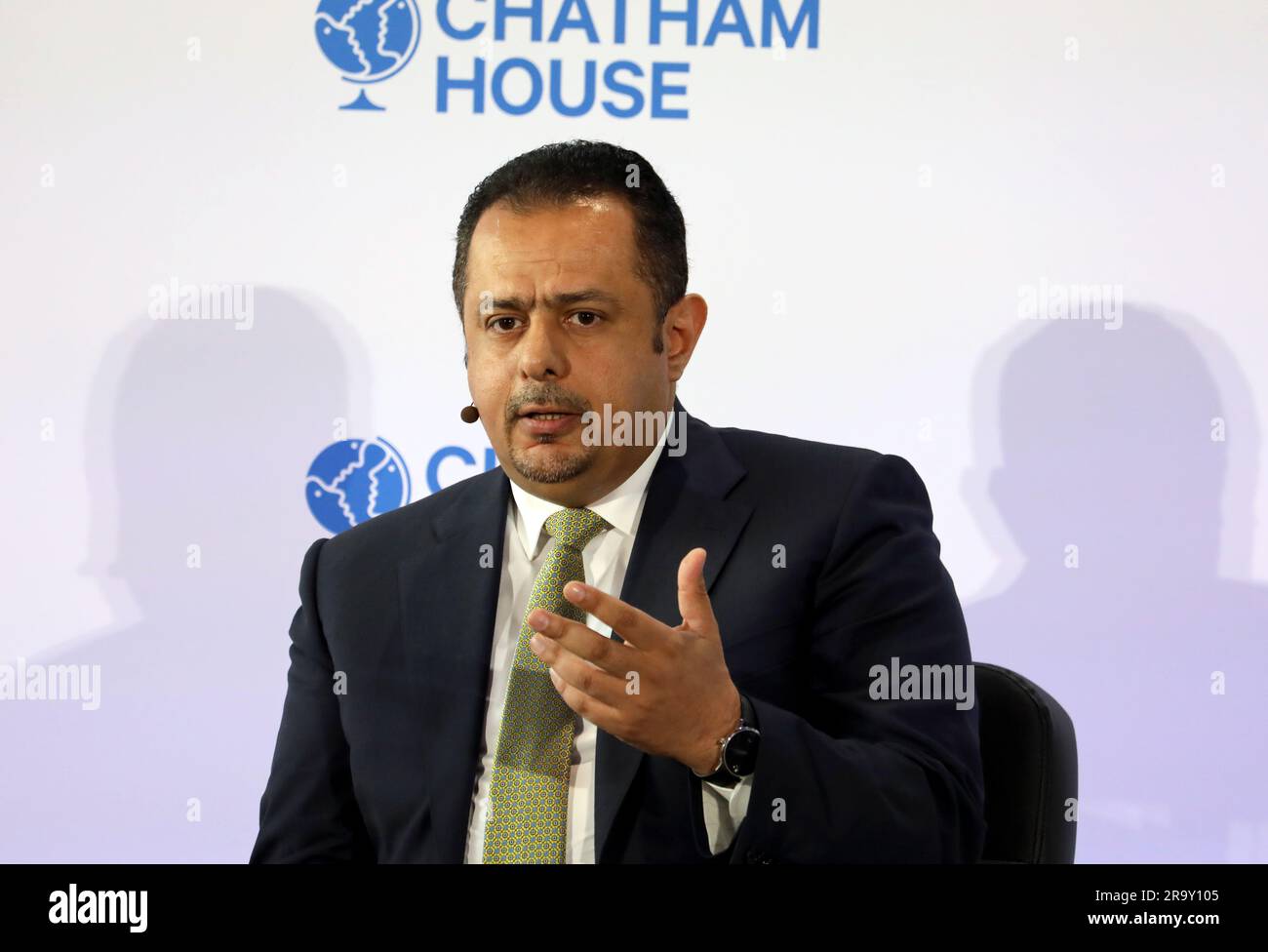 Maeen Abdulmalik Saeed, primo ministro dello Yemen, interviene alla conferenza di Londra di Chatham House il 29 giugno 2023 Foto Stock